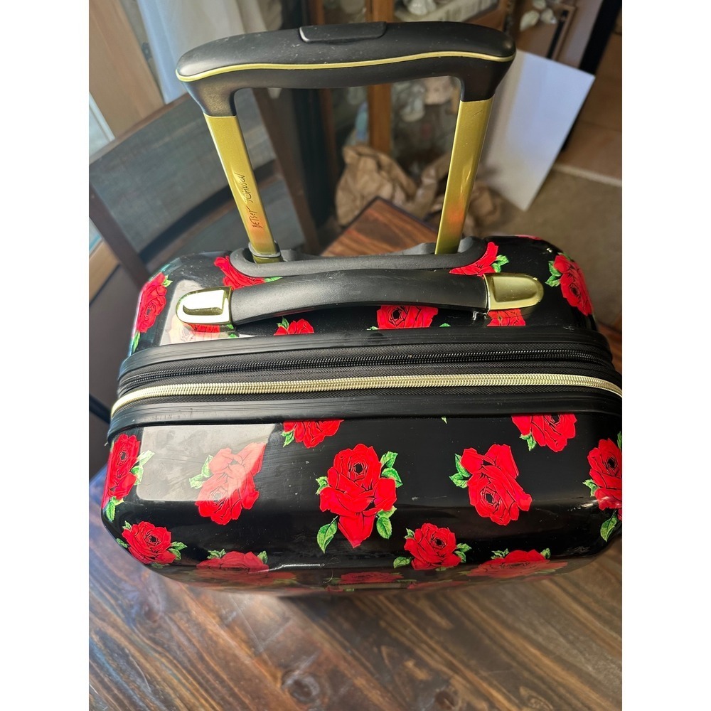 Betsey Johnson Red Rose Floral Hardside Expandable Spinner Suitcase Carry-On - Picture 6 of 16